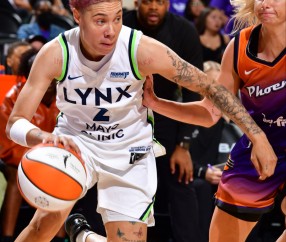 明尼苏达森林狼训练开放日，集结日手感冰凉引欢呼，NBA总决赛在即，资深球员宣示担当的简单介绍-九游登录入口