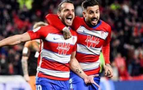 包含德国杯今晚走向成谜，利物浦战术微调，球迷炸锅，更衣室氛围转暖的词条-九游网页版