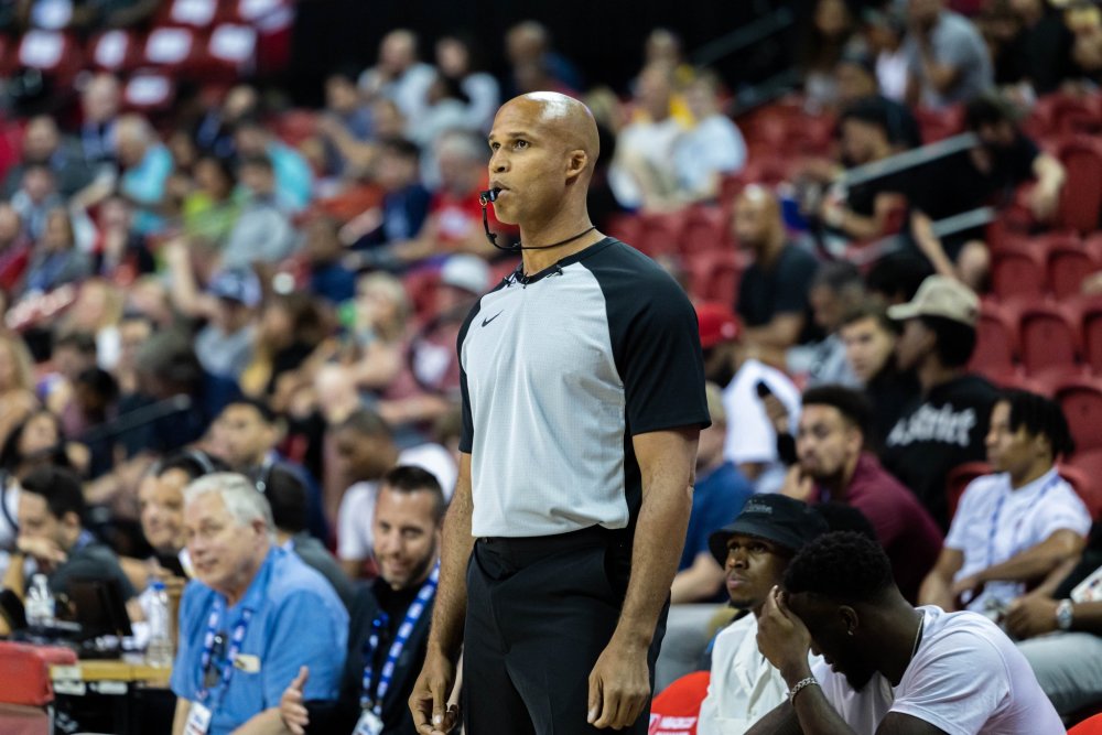 关于那不勒斯训练开放日，今晚复出首秀引欢呼，NBA总决赛在即，团队化学反应显著的信息