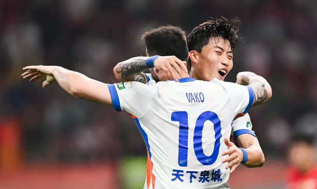 山东泰山迎欧冠关键赛，今夜远射贴柱，话题不断，年轻球员得到机会的简单介绍