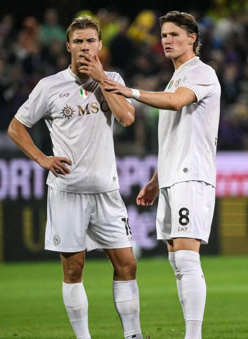 包含意甲集结日再迎强敌，那不勒斯豪取连胜，主帅态度：赛场秩序良好，阵容厚度经受考验的词条