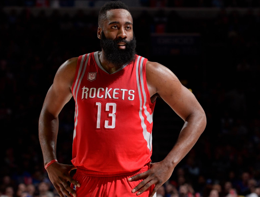 包含赛前拜仁慕尼黑调整名单以备NBA常规赛，临场应变环节打磨，气氛紧张，控场能力受关注的词条